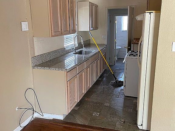 4th image of 3514 Byron St