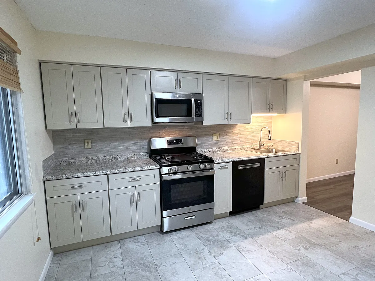 Building Photo - 120 Knollwood Ter