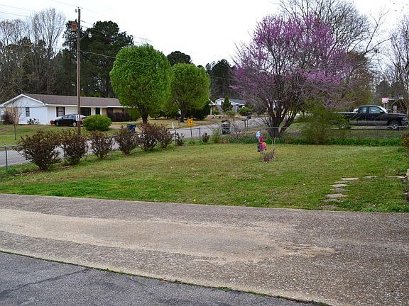 5th image of 101 Walden Dr