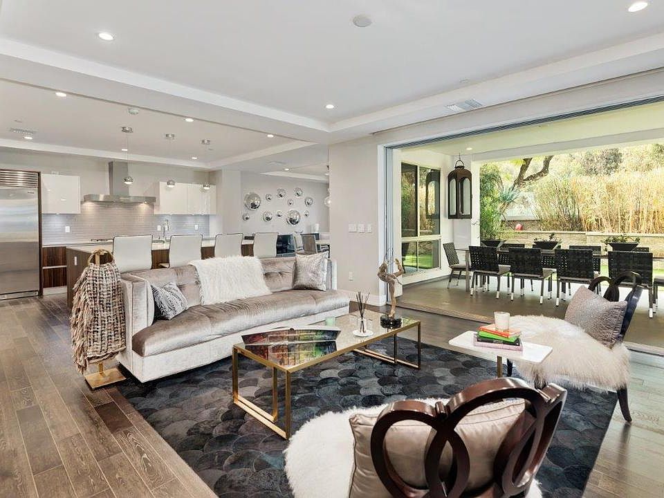 1st image of 460 N Palm Dr Unit 102