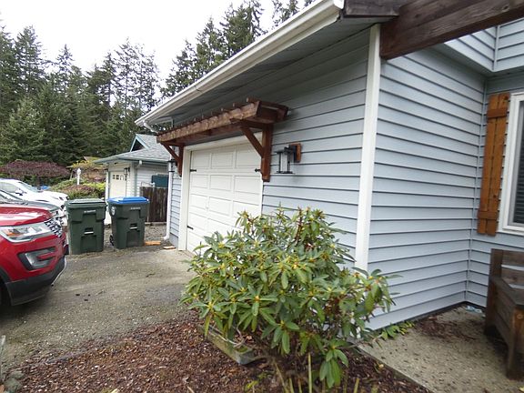 2nd image of 2127 Seabreeze Pl