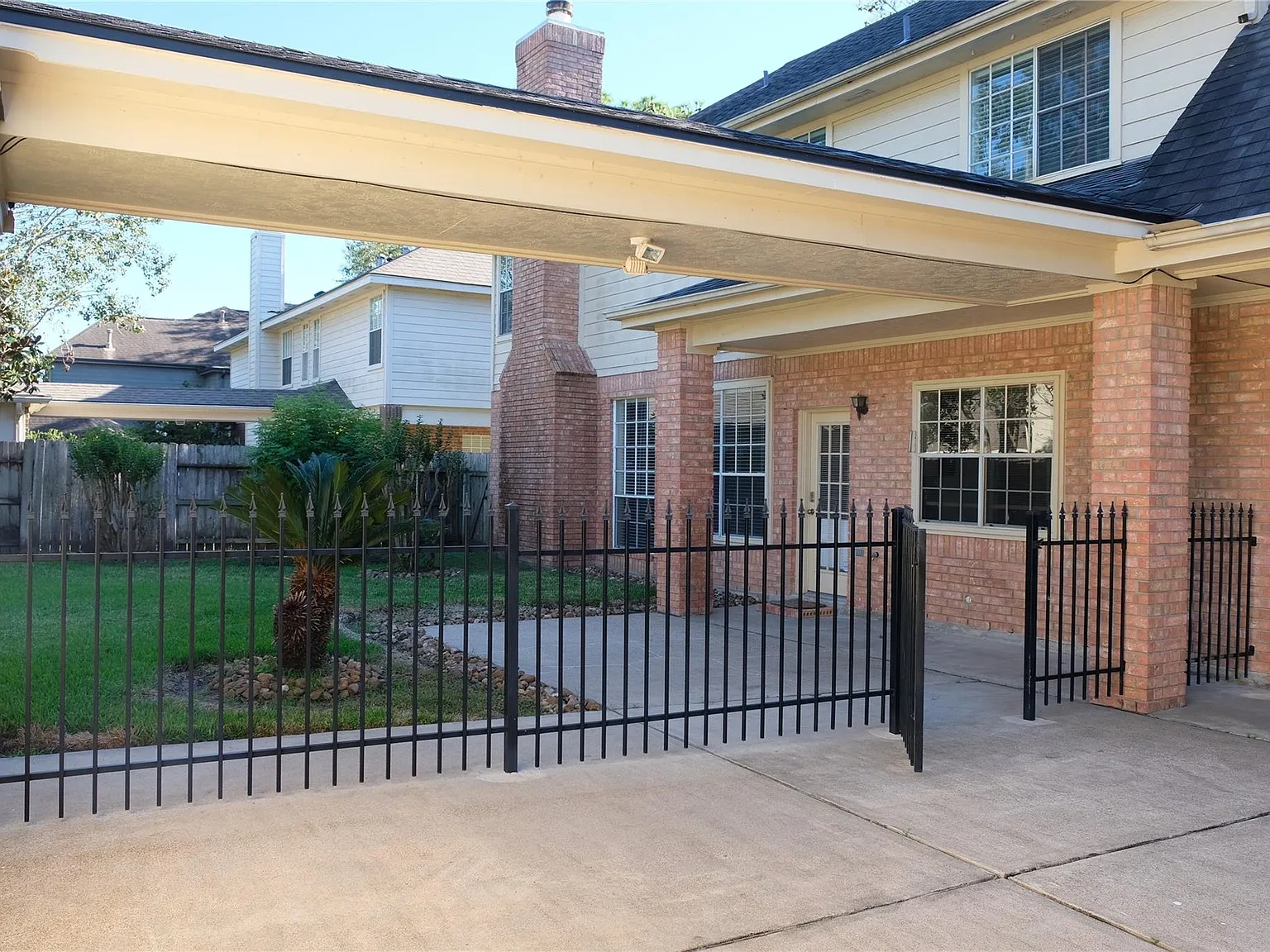 4 bed, 2.5 bath, 2445 sqft, $2,800 — Photo 4