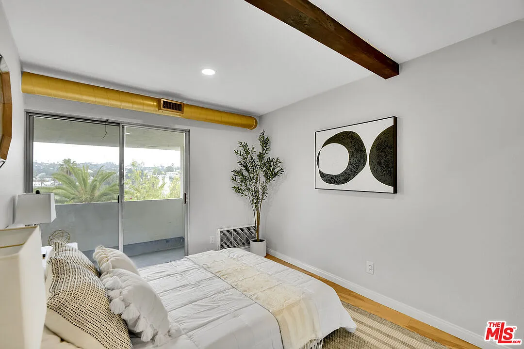 2 bed, 798 sqft, $4,200 — Photo 3