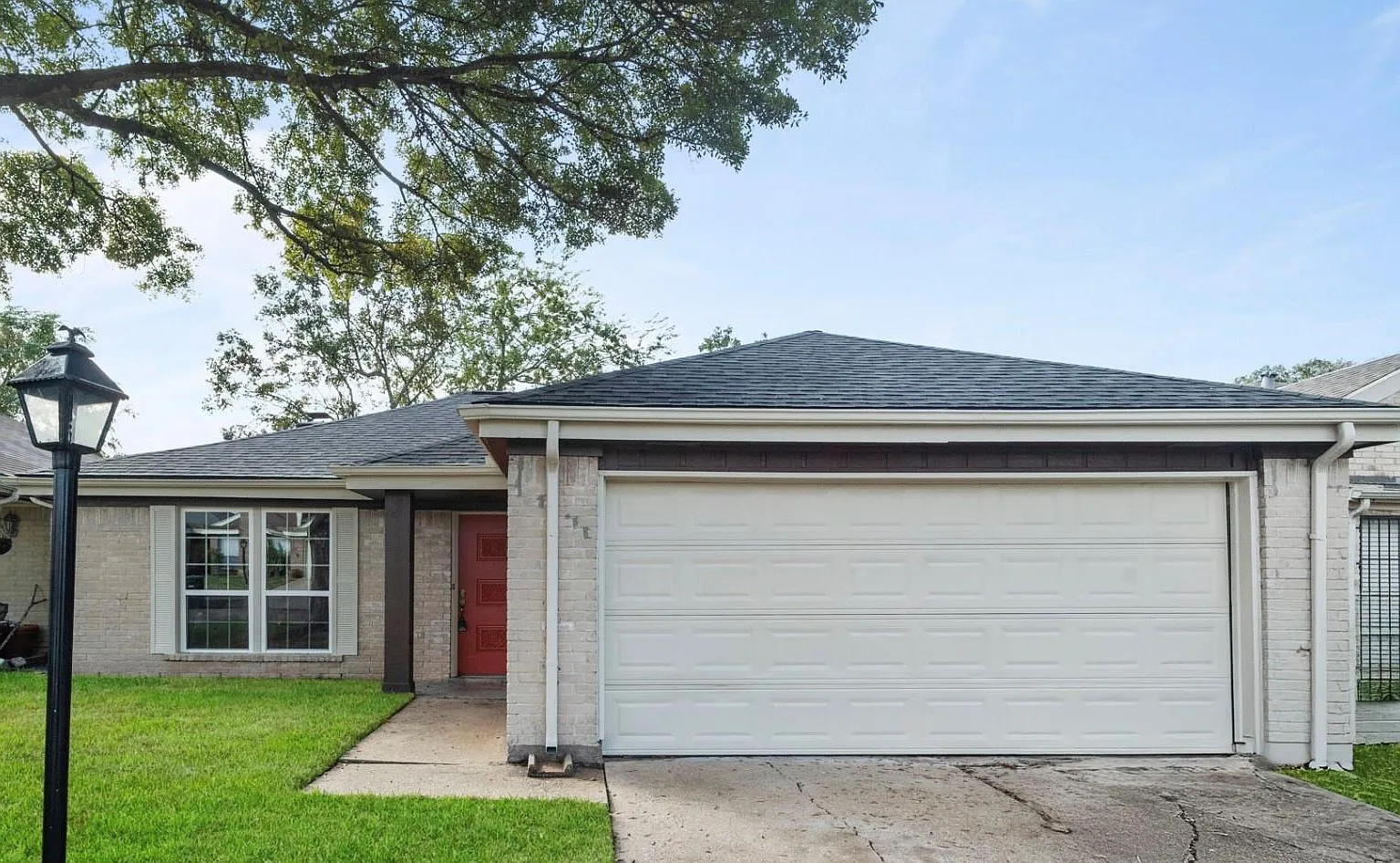 3 bed, 2.0 bath, 1729 sqft, $1,925 — Photo 1