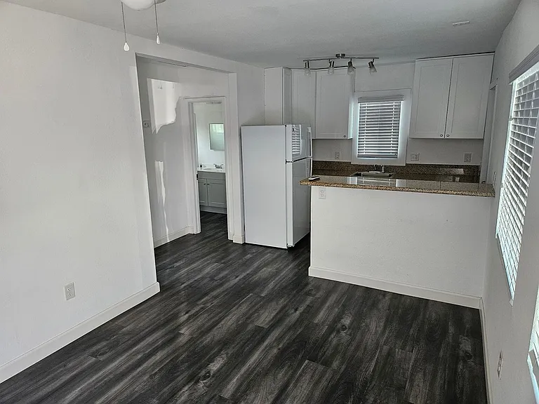 744 Park Pl — Photo 10