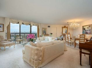 817 Harmon Cove Tower, Secaucus, NJ 07094