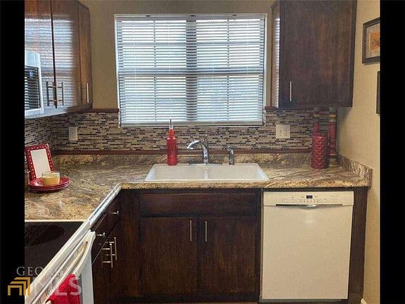 5th image of 2510 Hidden Cove Ct #C