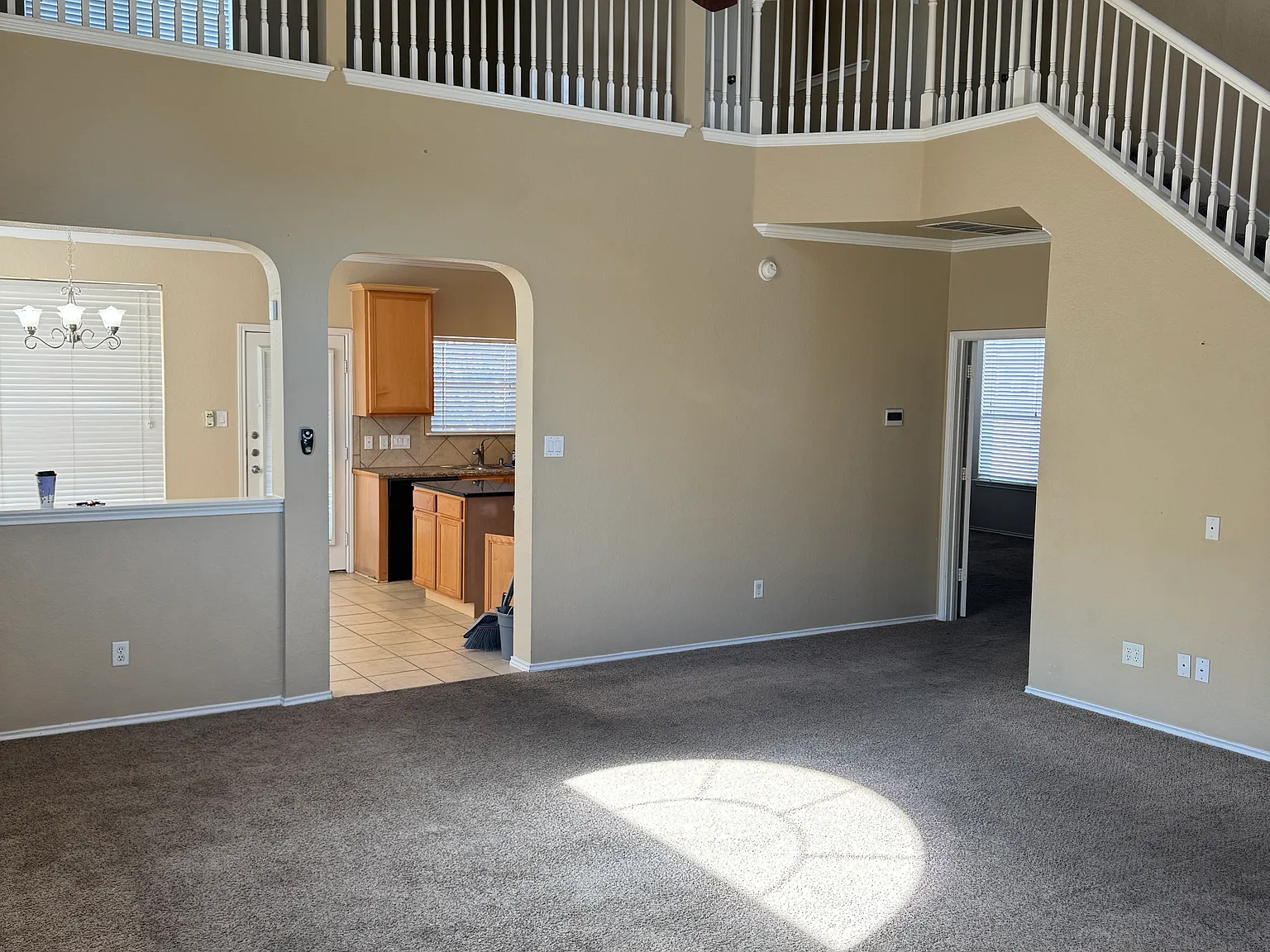 3 bed, 2.5 bath, 2253 sqft, $1,650 — Photo 3