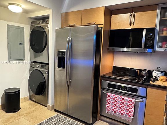 2nd image of 31 SE 5th St APT 1402