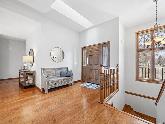 4th image of 412 Daisy Ln