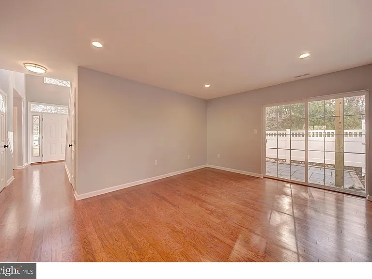 616 Pebble Creek Ct — Photo 9