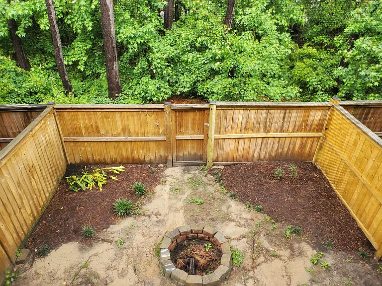 4053 Hartland St — Photo 16