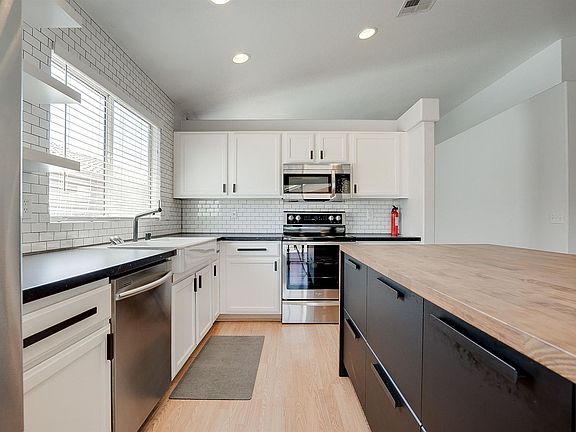 3rd image of 2328 E Flintlock Pl