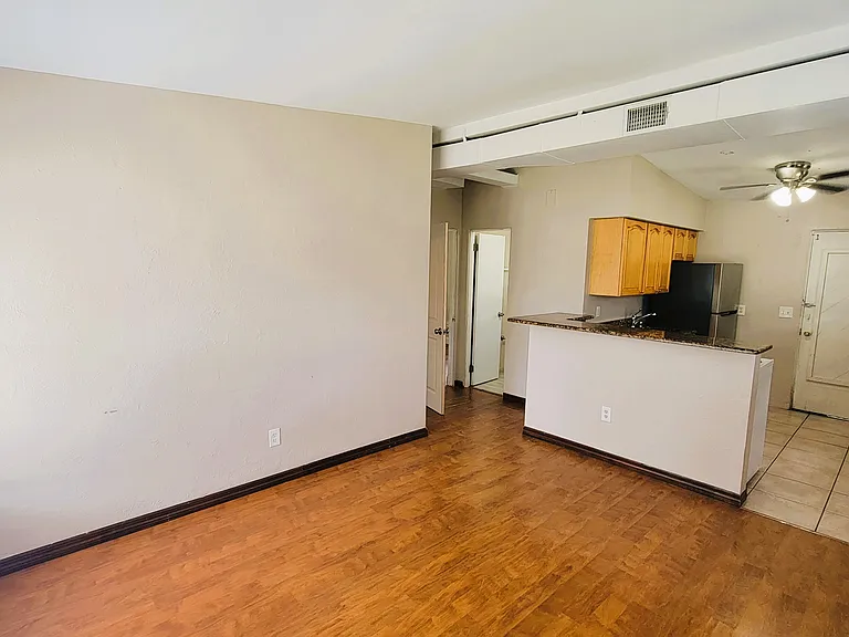 279 S 3rd St — Photo 3