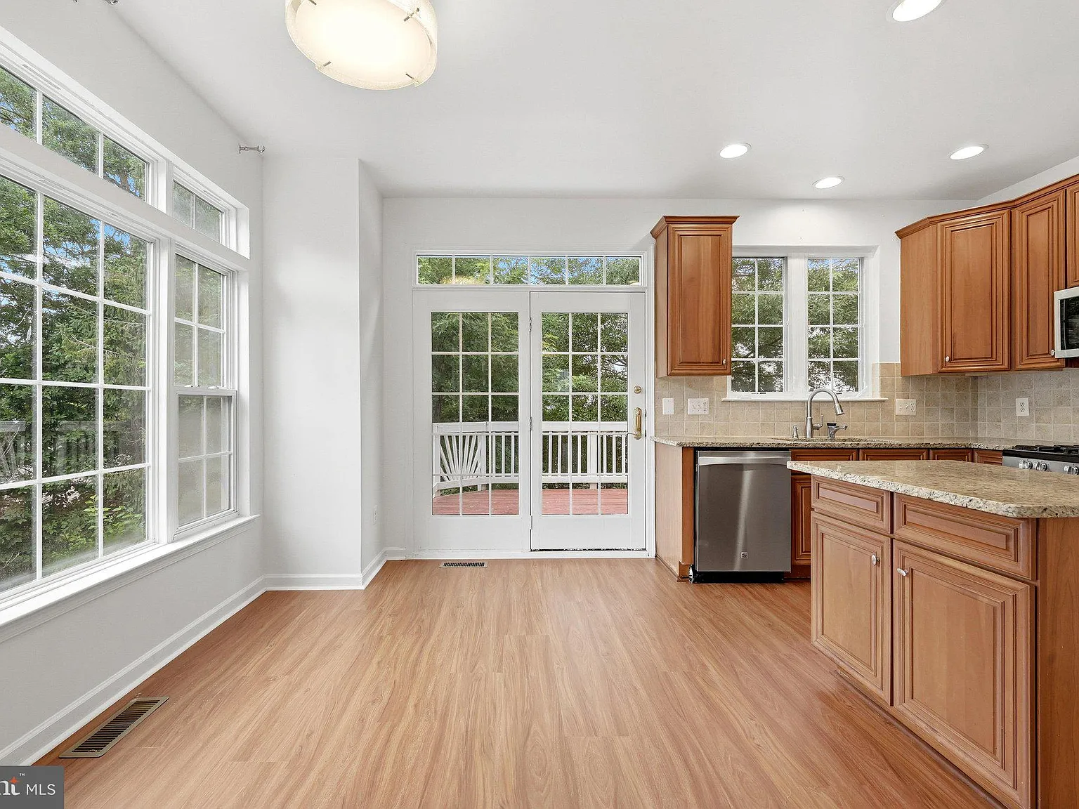 3 bed, 2.5 bath, 1746 sqft, $3,050 — Photo 3