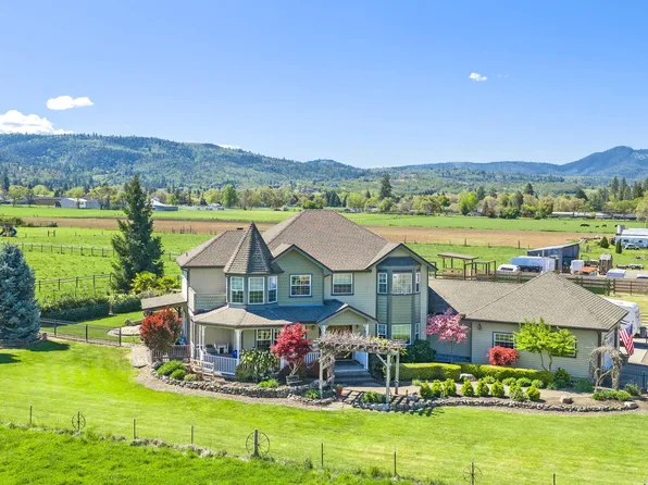 826 Oak Grove Rd, Medford, OR 97501