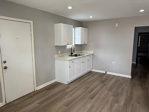 5th image of 4315 Chapman St