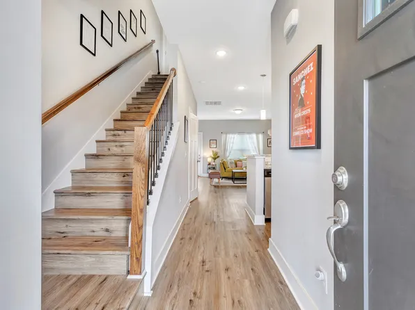 105 E Forge Ct, White Bluff, TN 37187