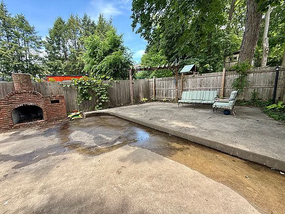 3rd image of 150 Magnolia Ave