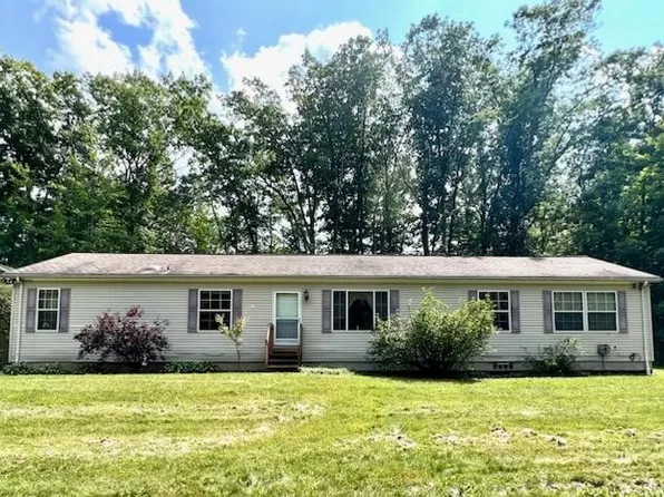 8280 Woodhill Dr, Chardon, OH 44024