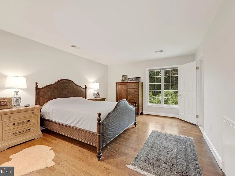 9809 Hall Rd — Photo 42