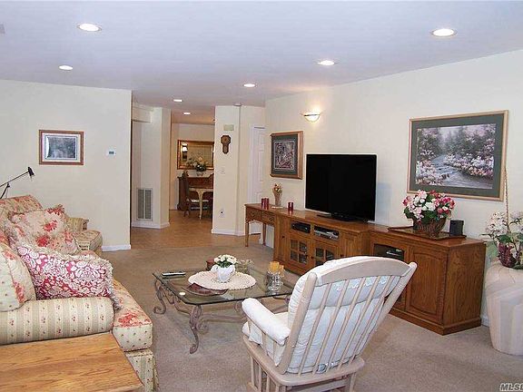 5th image of 20 Hampshire Ct