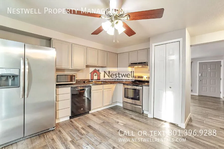 $300 off 1st Month's Rent-Cozy 3-bed Condo in SLC! — Photo 3
