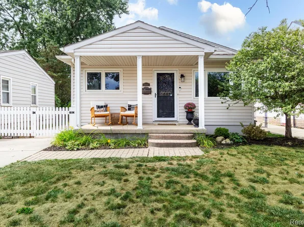 13410 Longtin St, Southgate, MI 48195