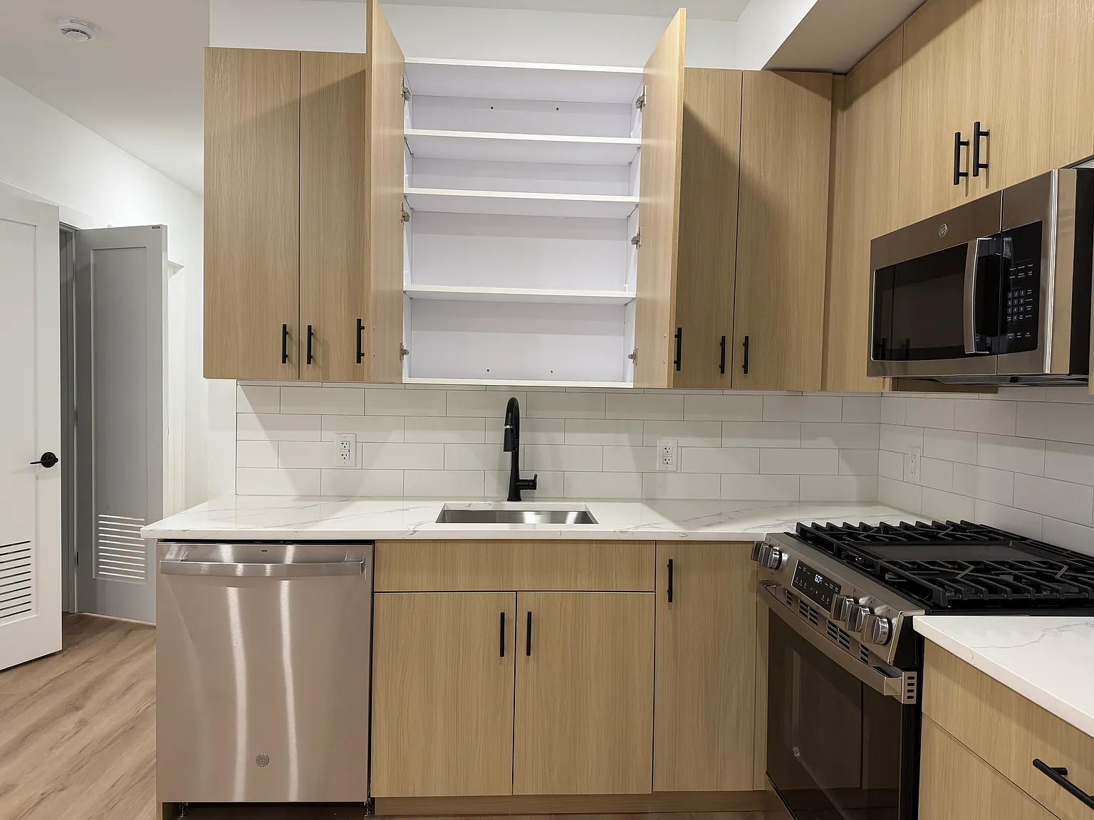 Studio, 488 sqft, $2,150 — Photo 2