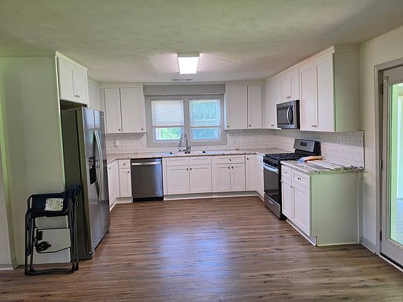 5th image of 1020 Short Seagraves Rd