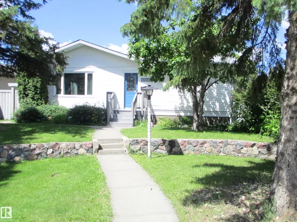10946 165th St NW, Edmonton, AB T5P 3T7