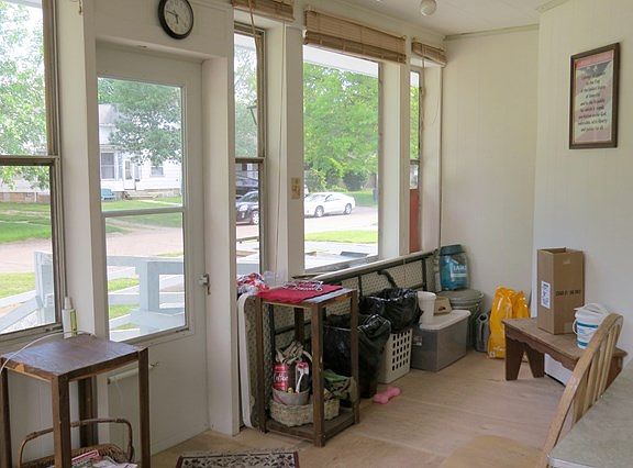 2nd image of 210 E Ash St