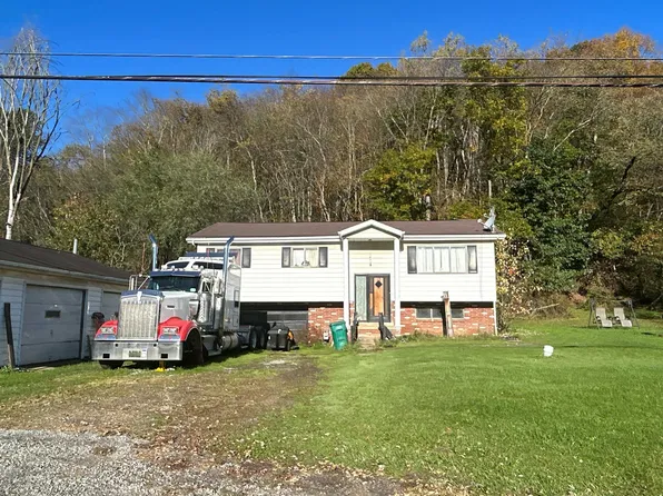 6593 Veterans Blvd, Chester, WV 26034