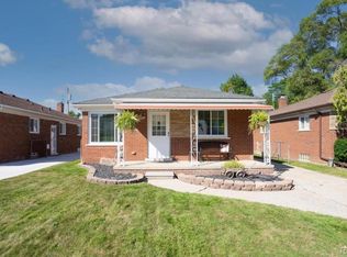 22027 Trombly St, Saint Clair Shores, MI 48080