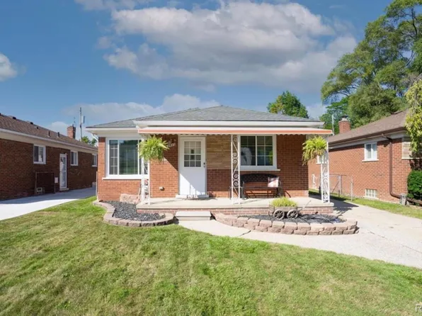 22027 Trombly St, Saint Clair Shores, MI 48080