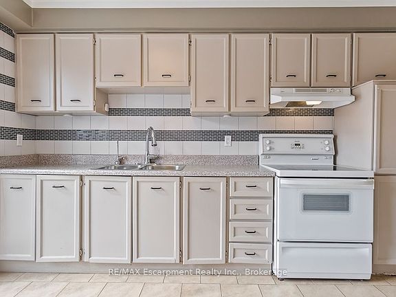 3rd image of 750 Burnhamthorpe Rd E #25
