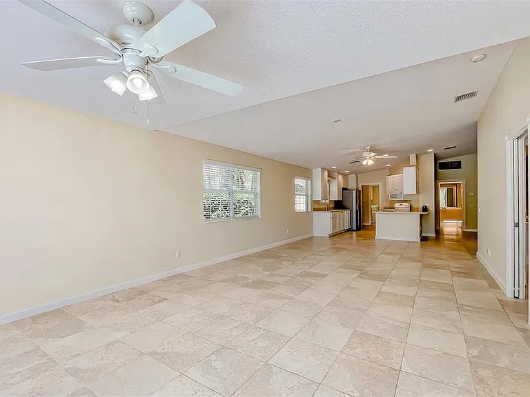 11830 Delfina Ln — Photo 10