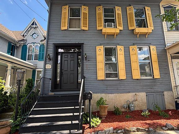 2nd image of 226 E King St