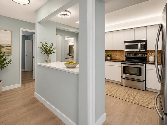 4th image of 1340 Duchess Ave #206