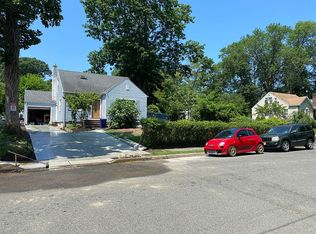 100 Baltusrol Way, Springfield, NJ 07081