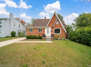 21945 Ridgeway St, Saint Clair Shores, MI 48080