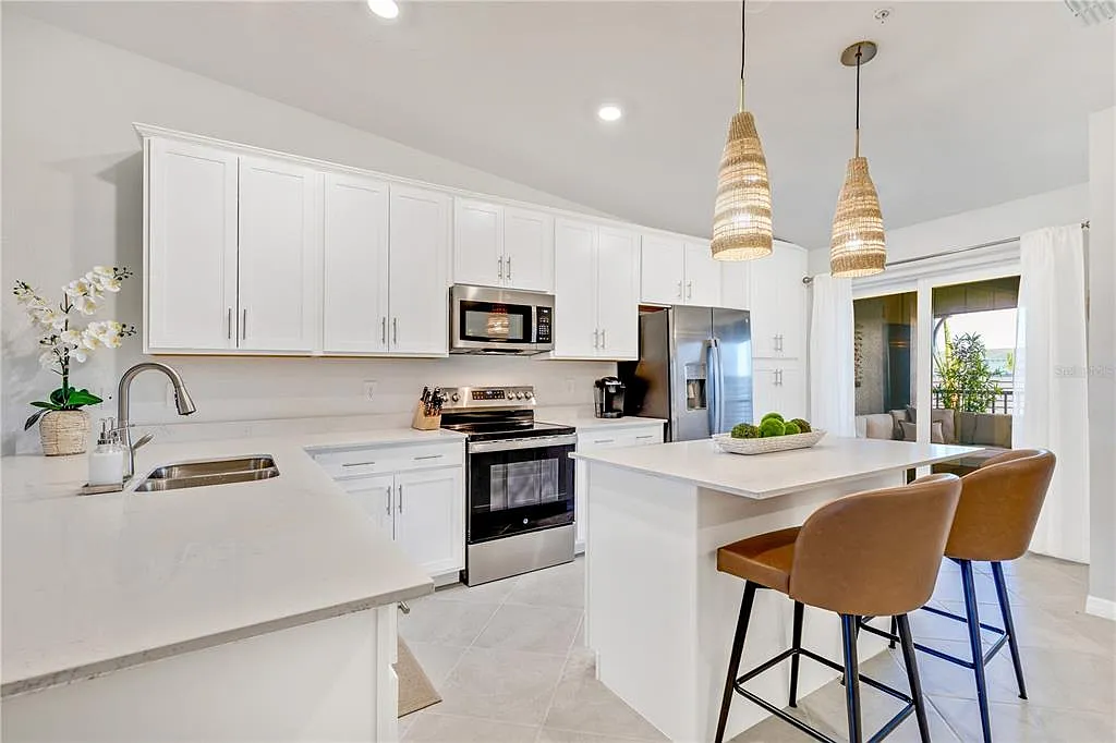 2 bed, 2.0 bath, 1366 sqft, $3,000 — Photo 4