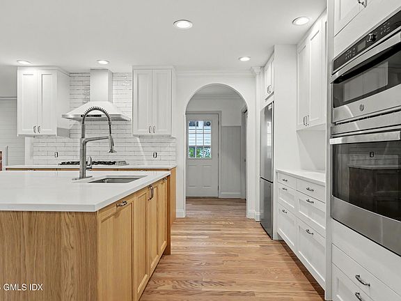 5th image of 107 Havemeyer Pl