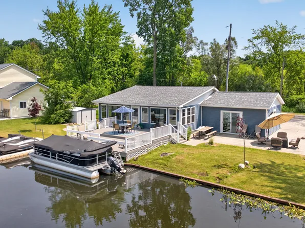 512 Cedar St, Brooklyn, MI 49230
