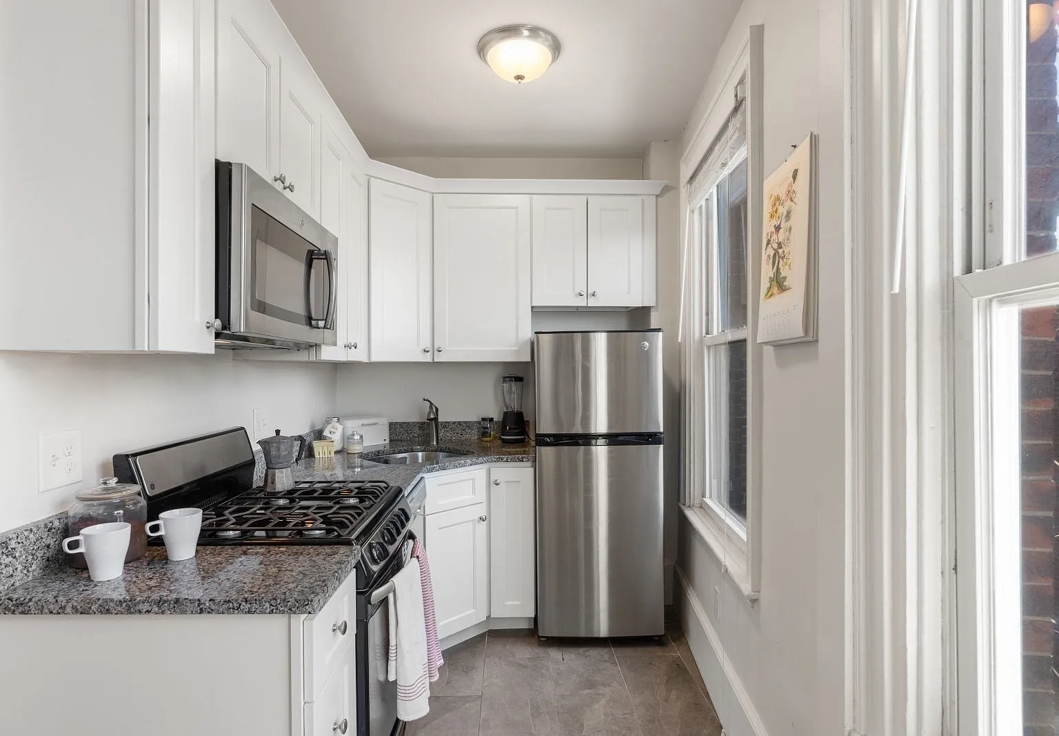 1 bed, 1.0 bath, 892 sqft, $3,999 — Photo 4