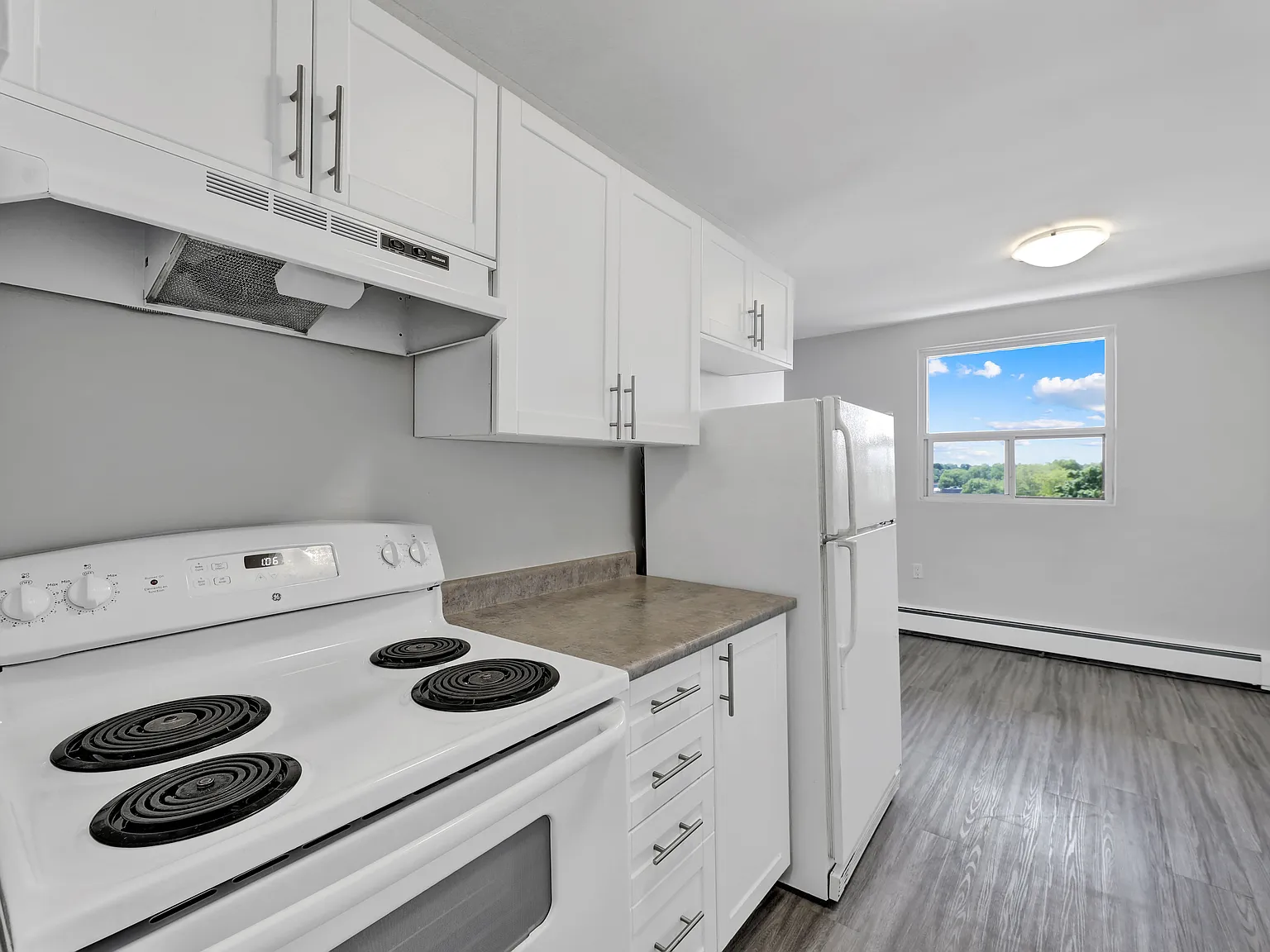 Park Tower Apartments — Photo 1