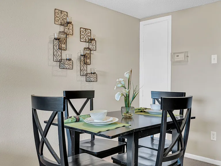 Windsong Apartments — Photo 43