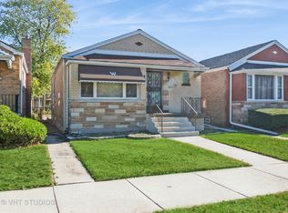 8739 S Bennett Ave, Chicago, IL 60617