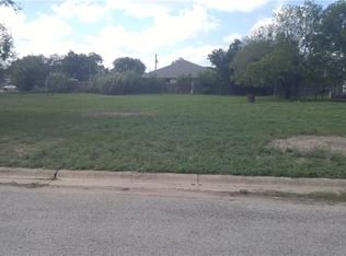 802 S Pecan St, Lampasas, TX 76550