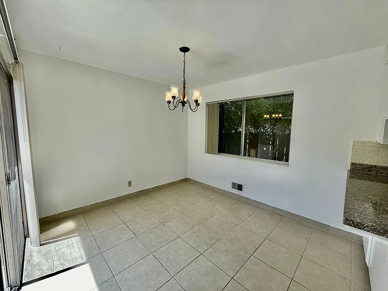 716 Muir Dr — Photo 8